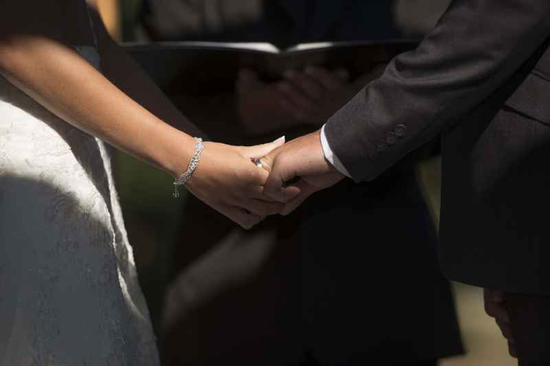 Rito simbolico delle mani al matrimonio: Handfasting - svolgimento e testo delle cerimonia 