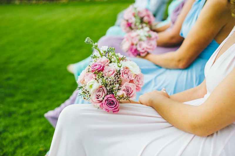 Sei stata invitata al matrimonio? Ecco i consigli per scegliere il vestito giusto per ogni stagione