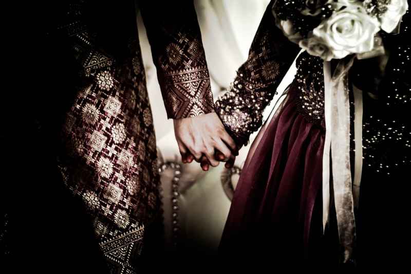 Sposarsi in bianco con il nero nell'anima: il matrimonio tema gotico, vestito, accessori e idee