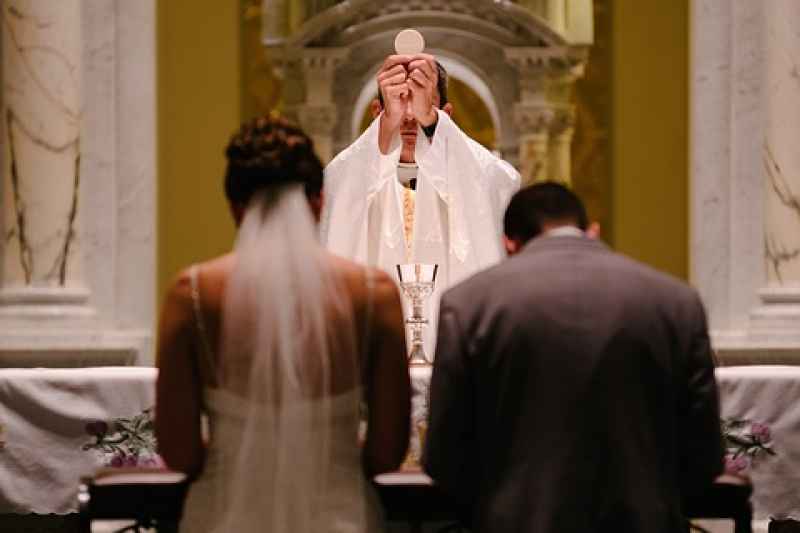 Matrimonio in Chiesa costi, offerta, domande da fare al Sacerdote.E' possibile sposarsi in Vaticano?