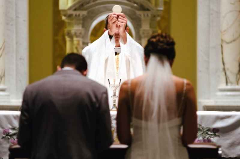 L'offerta al prete per il matrimonio è obbligatoria? quanto mettere nella busta?