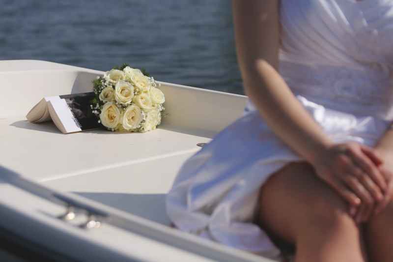 Matrimonio in barca, come organizzarlo, scelta della barca, menu, decorazioni, musica e permessi