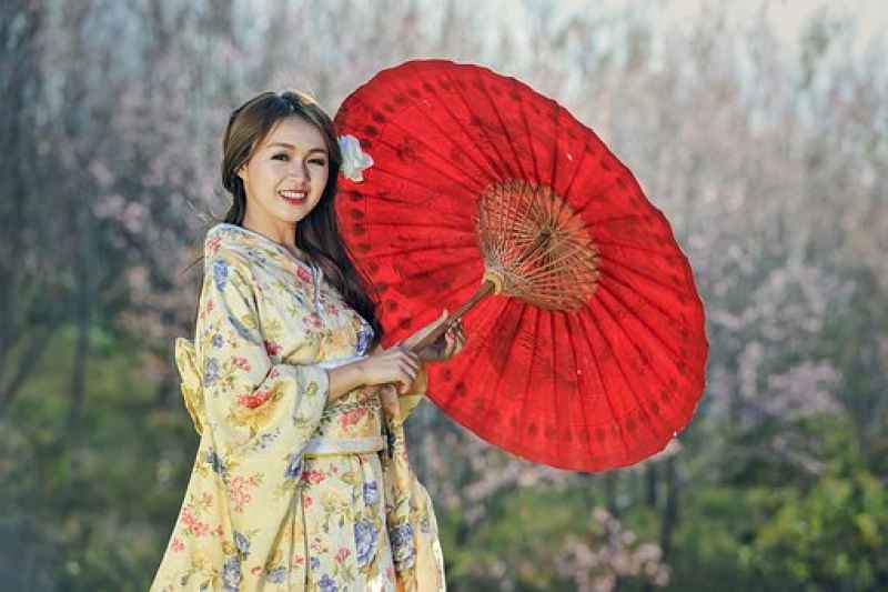 Sposarsi in kimono per un matrimonio in stile giapponese, materiali e ricami tradizionali