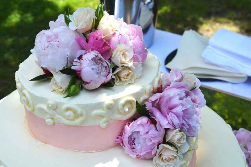 Torta nuziale 'falling cake': come organizzare uno scherzo indimenticabile per il tuo matrimonio