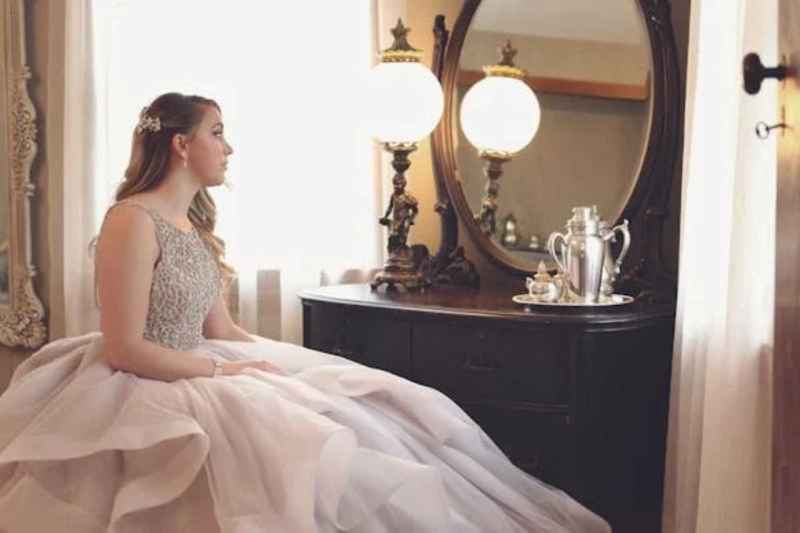 Abbracciando l'eleganza: I 10 Modelli più affascinanti di abiti da sposa color avorio
