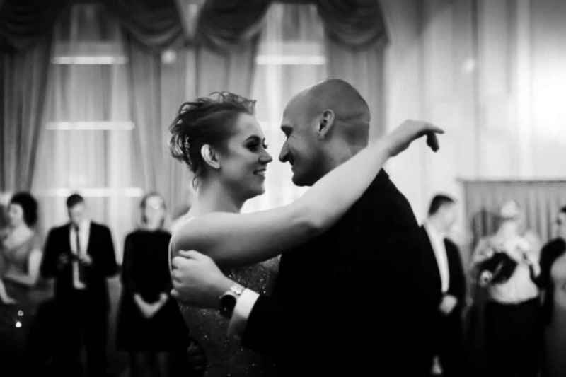 Idee per Il primo ballo degli sposi al matrimonio: quali canzoni d'amore scegliere e quando farlo!