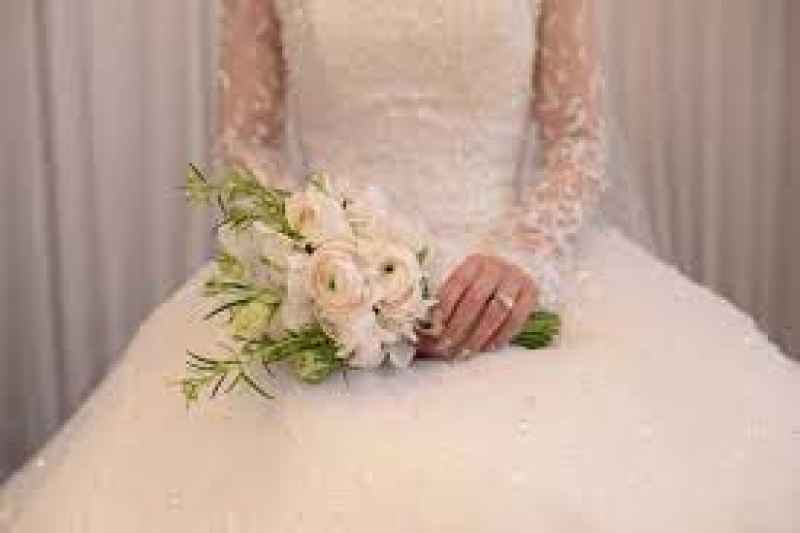 Pizzo, schiena scoperta, fiocco e maniche i dettagli più di tendenza per un abito da sposa 2024