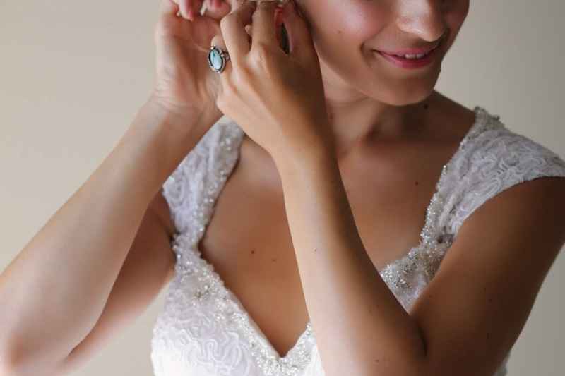 Gioielli sposa 2024, perle, anelli, punti luce, cosa indossare secondo il galateo e tradizione
