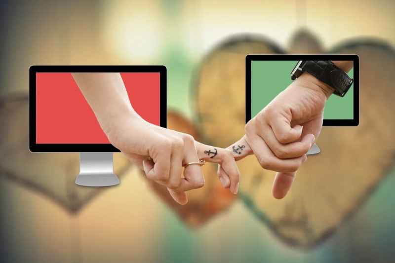 Il paradosso dei matrimoni nati online: Lo studio sulla presunta infelicità coniugale