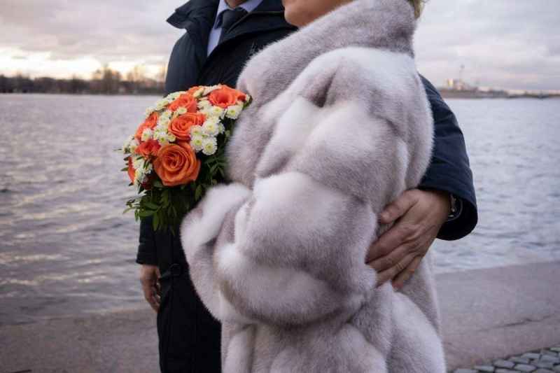 Matrimonio invernale, come vestirsi con eleganza, idee outfit per donne e uomini invitati