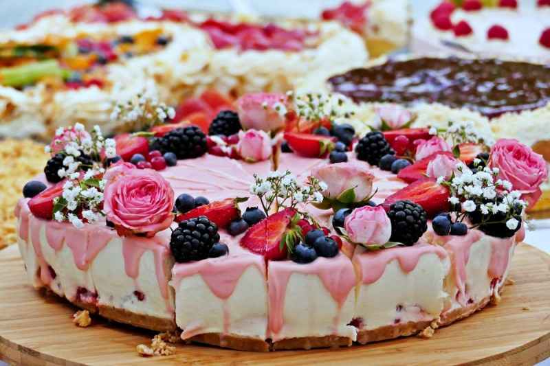 Le 5 torte nuziali alla frutta, più gustose e di tendenza per il tuo matrimonio nel 2024